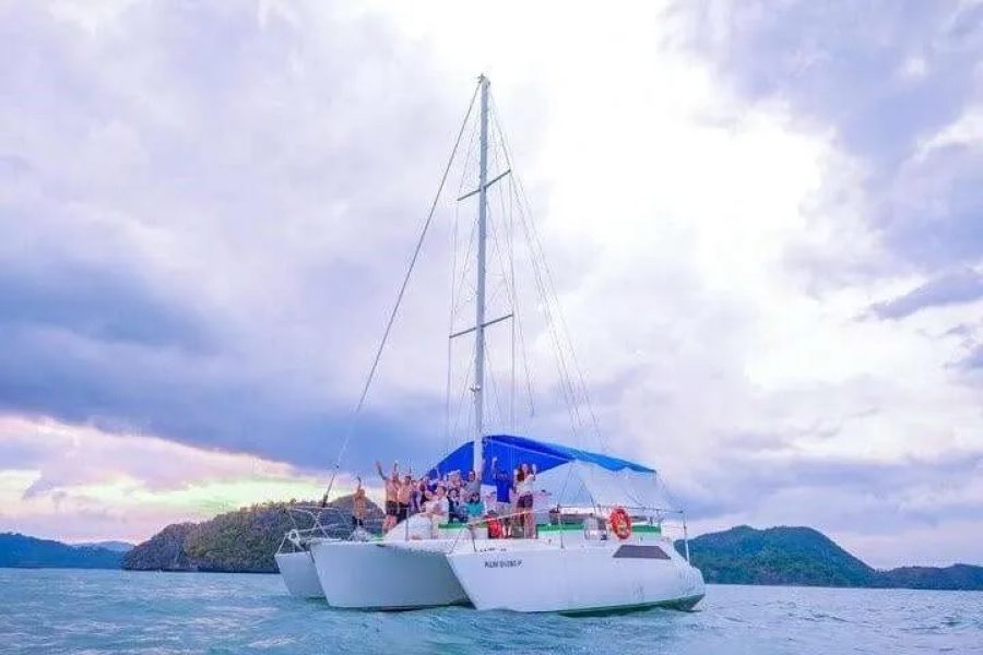 Half Day Langkawi Sunset Cruise Tour – Basic (Sharing)